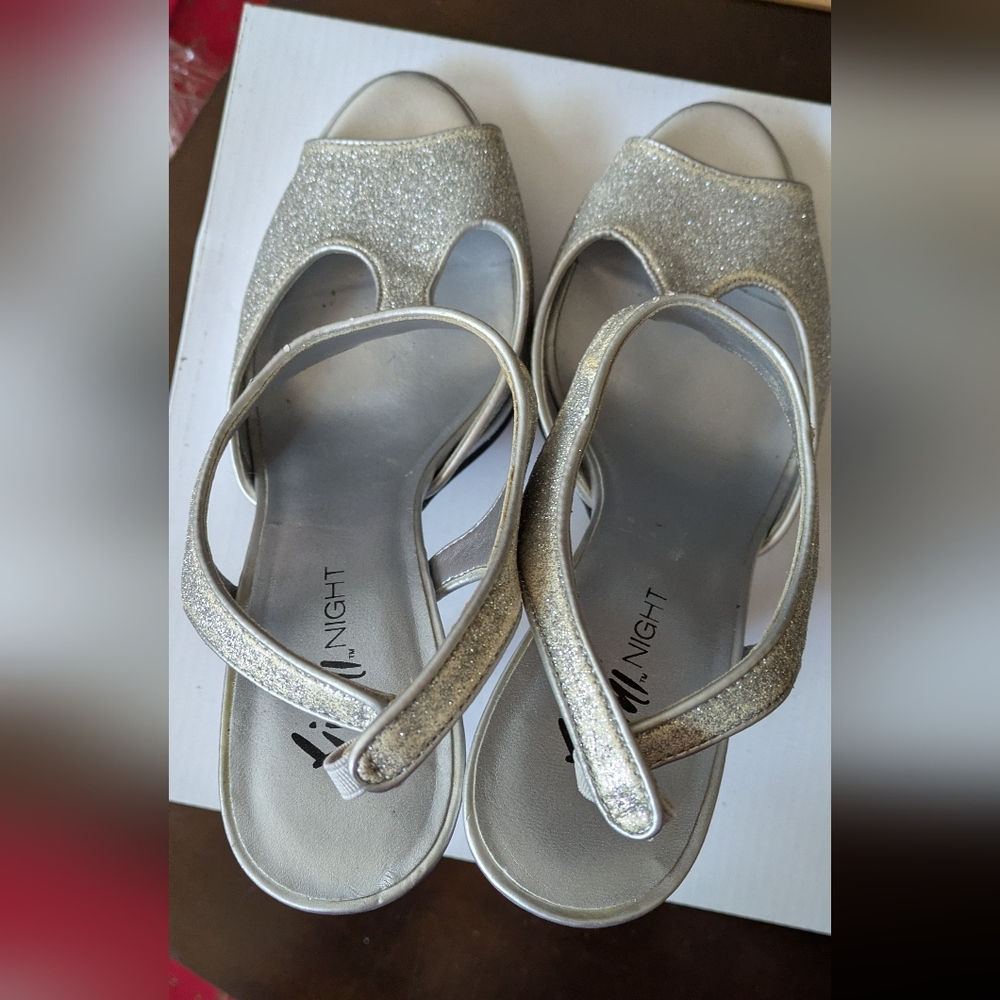 FIONI Night Silver Glitter 4 1/2" Heels. **Size 8. - Picture 3 of 16
